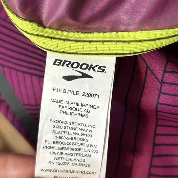 Brooks Run Happy Drift Shell Jacket Size Small Reflective Windbreaker‎ 220971 - Picture 8 of 12